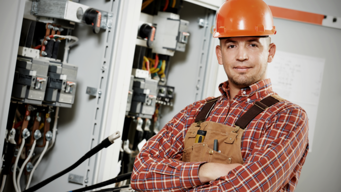How to practice as an electrician at an online school
